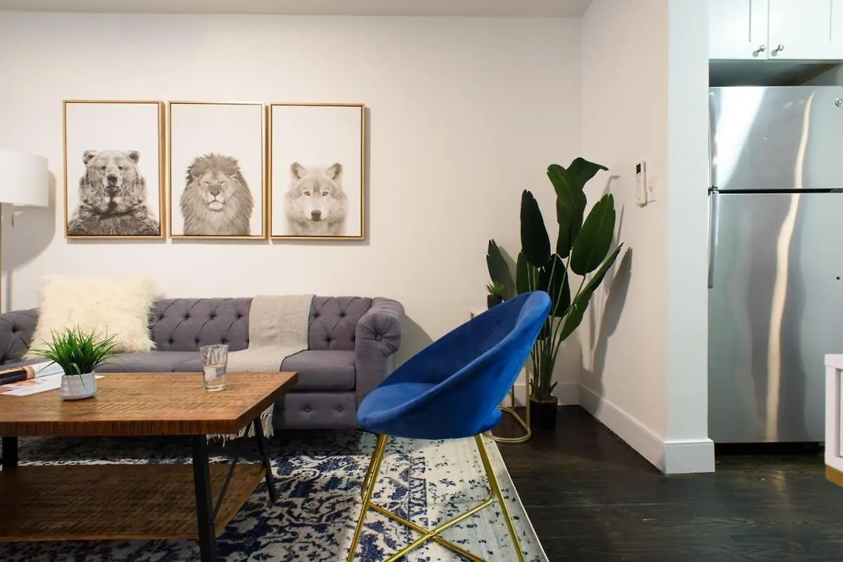 39-1 Renovated 3Br Prime Midtown West Apartment New York