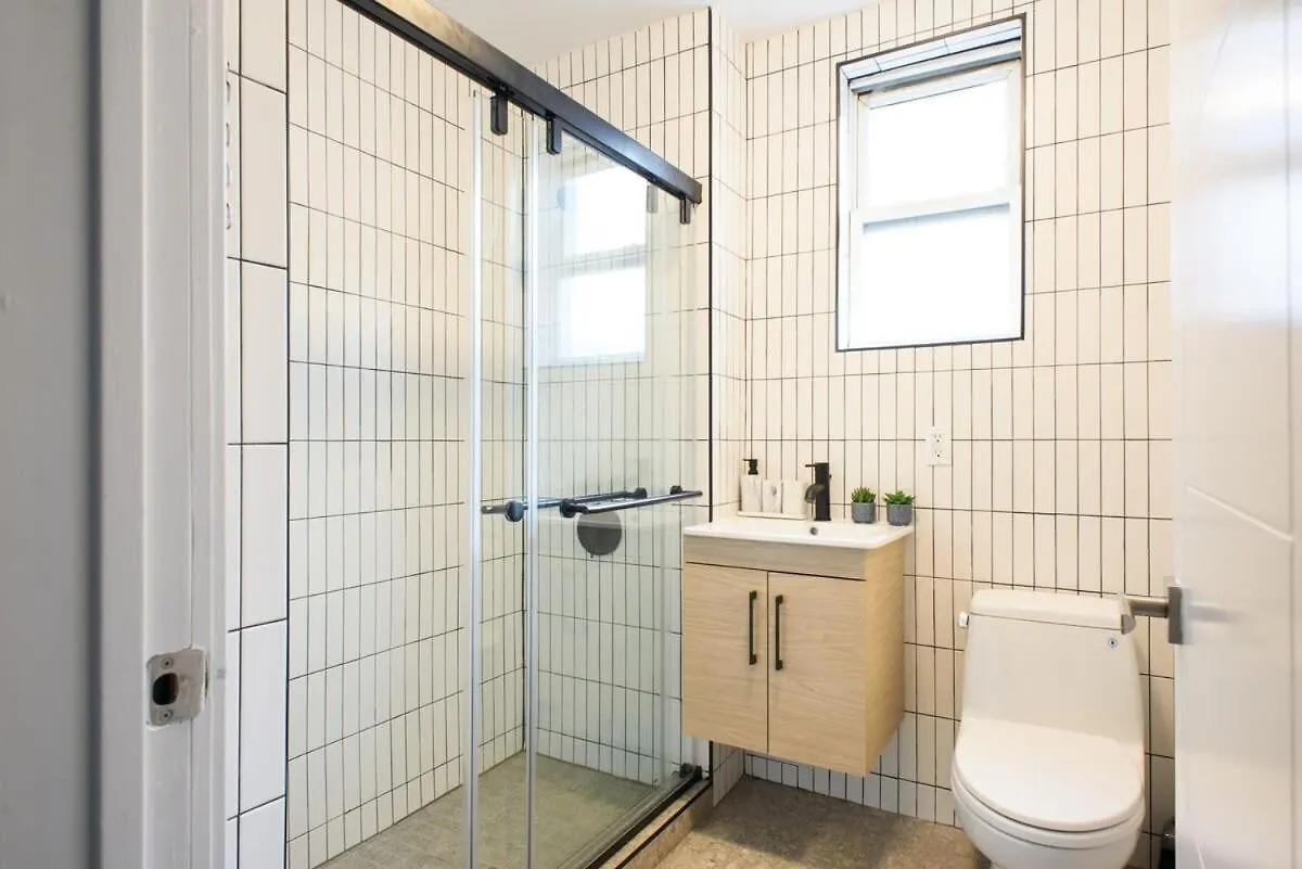 39-1 Renovated 3Br Prime Midtown West Daire New York